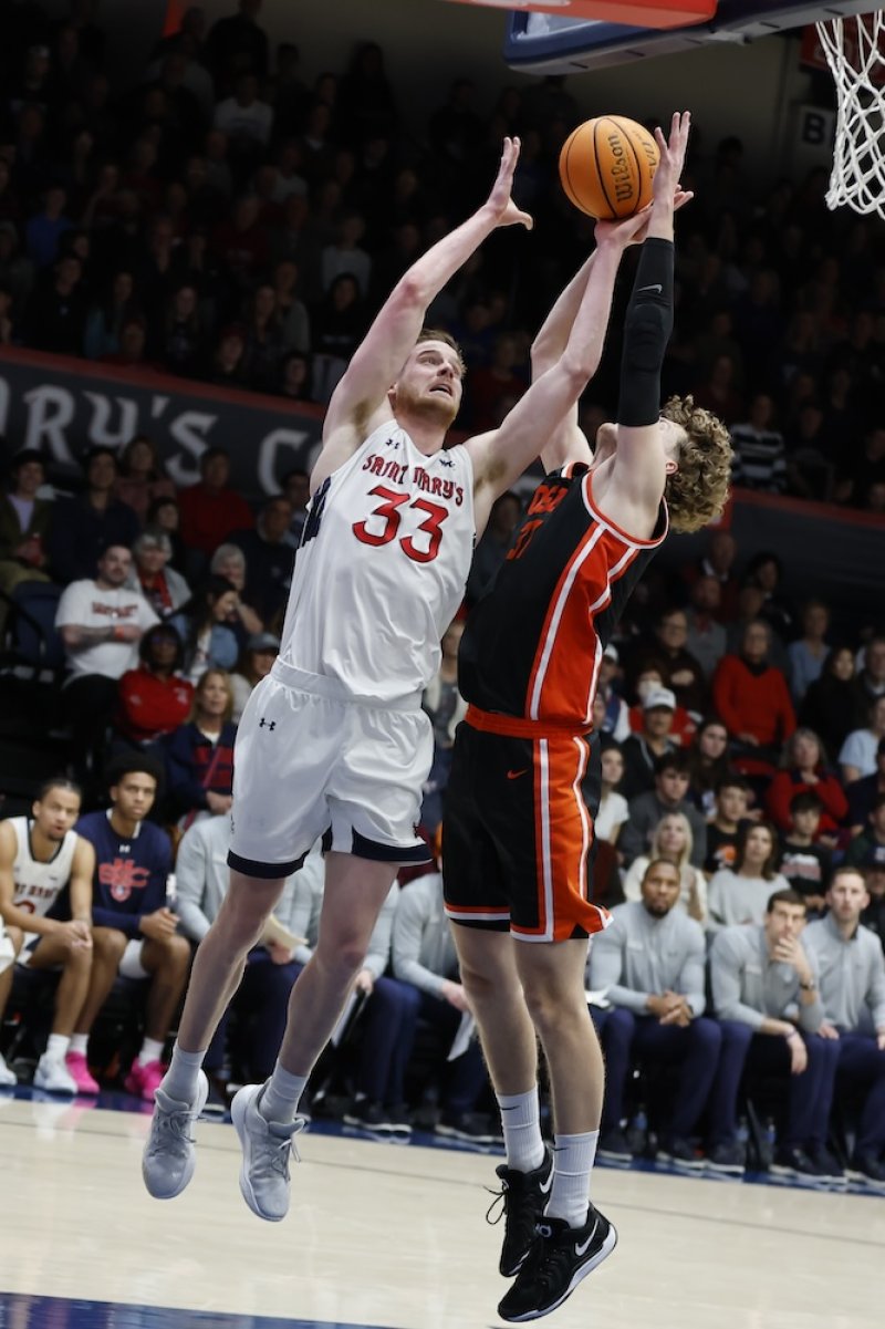 Men's Basketball player Luke Barrett shoots against Oregon State on March 1, 2025