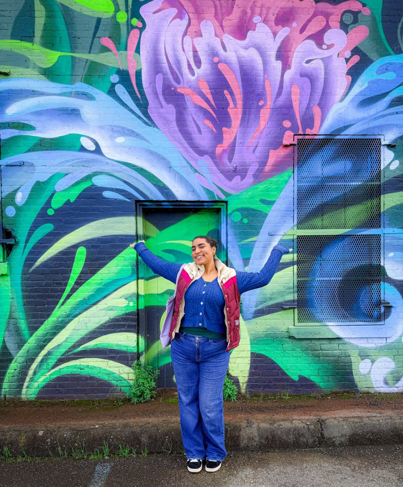 Mural Pose