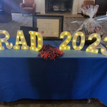lighting setup saying grad 2023 on the table