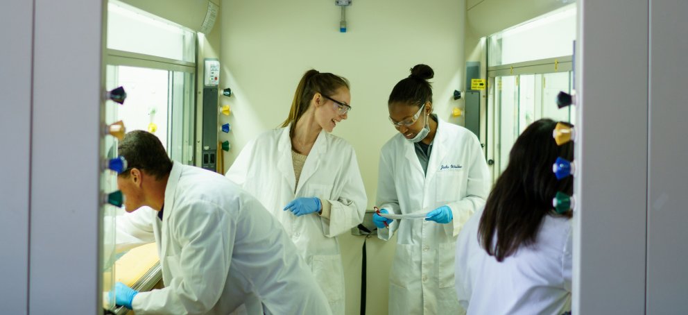 Students working in an SMC lab