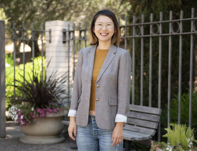 Headshot photograph of Professor Yin Yuan of English Department