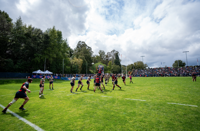 Men's Rugby successful line-out.