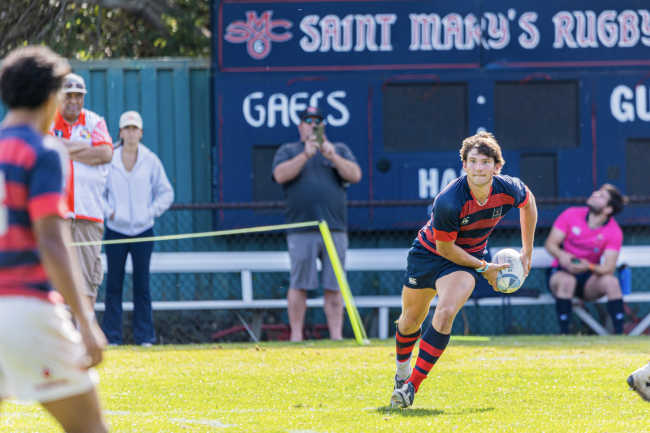 Peter Murphy looks to pass to his teammate