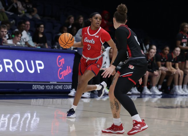 Jada Hunter driving down the court