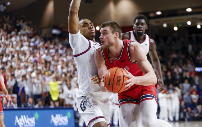 Men's Basketball player Mitchell Saxen drives against Gonzaga in February 2025