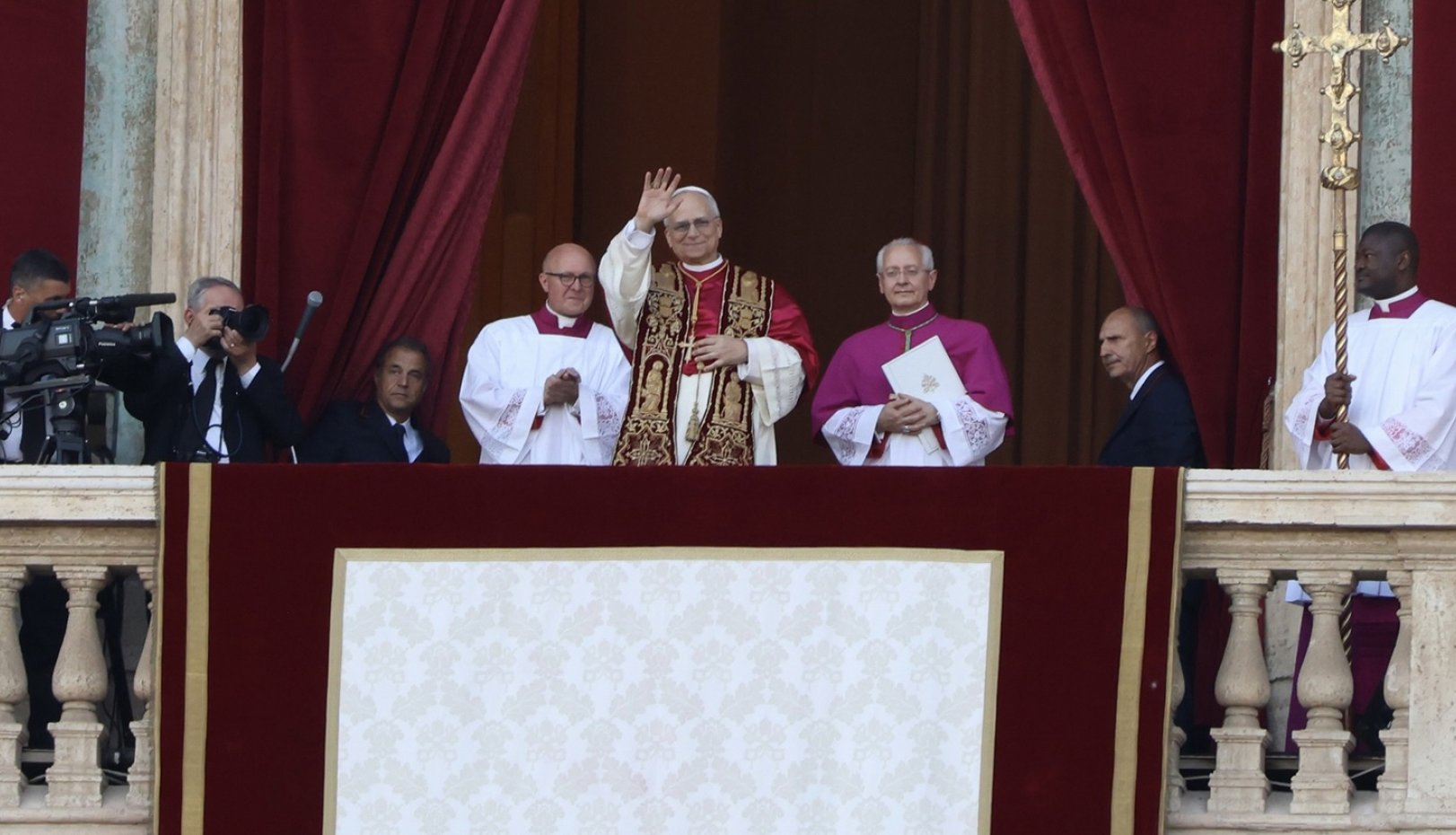 pope waving from the balcony at St. Peter's in Rome in may 2025