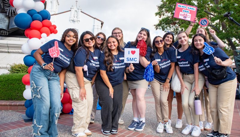 Eleven Weekend of Welcome volunteers in front of the chapel