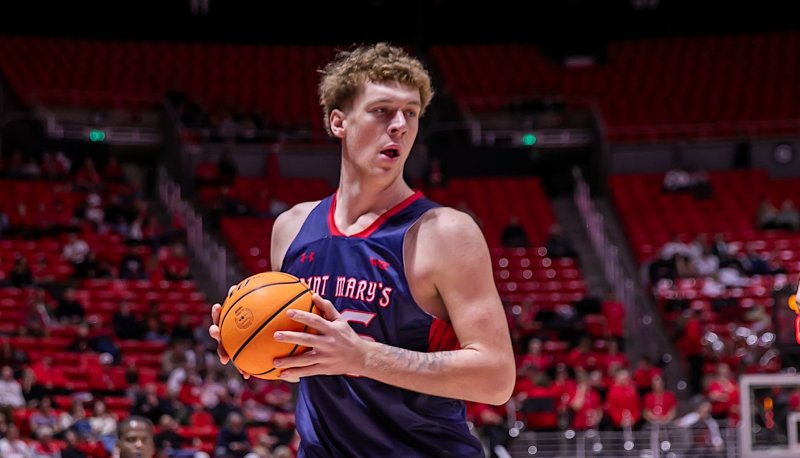Men's Basketball Player Andrew McKeever