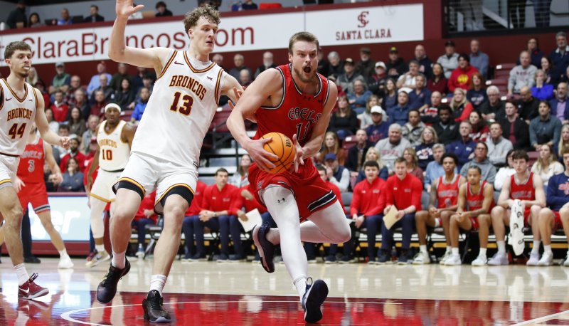Men's basketball player Mitchell Saxen drives against Santa Clara in January 2025