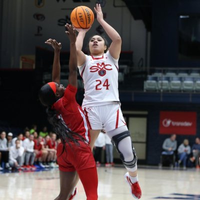 Women's basketball player Zeryhia Aokuso hanging in the air on pull up jumper against Portland in January 2024