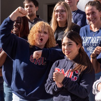 Students in SMC gear cheering