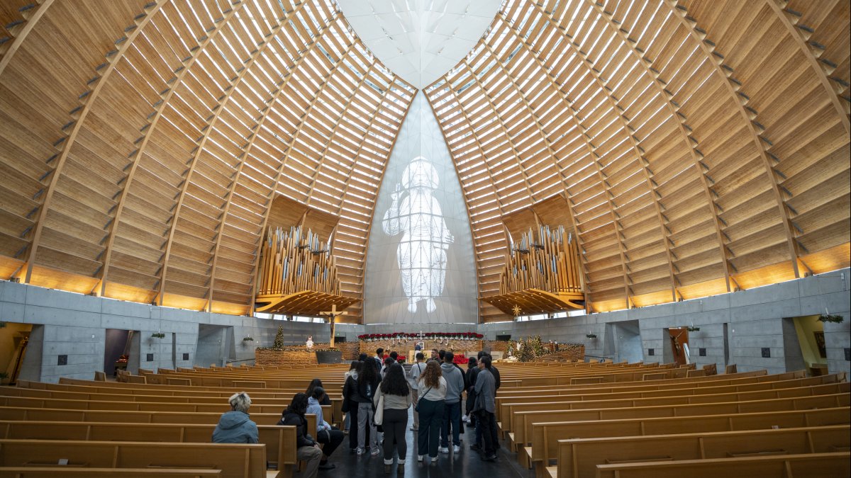 Students in a chapel in Oakland